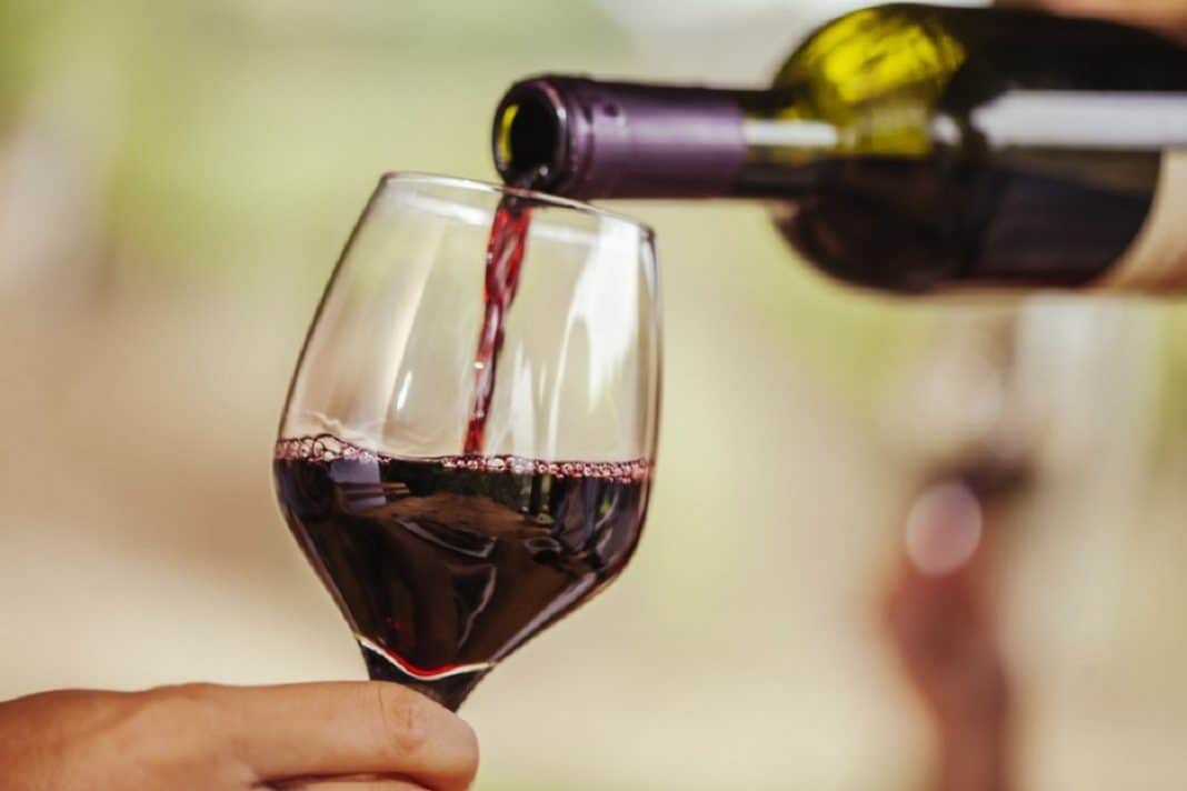 Benefícios do vinho tinto para o coração, corpo e mente