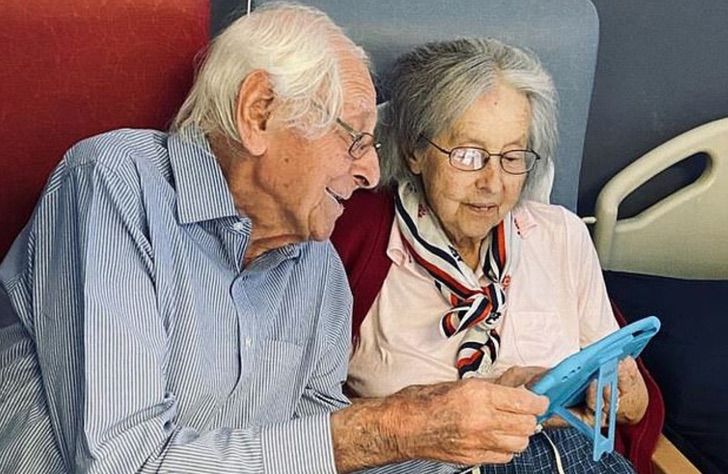 sabervivermais.com - Casal de idosos vencem o COVID-19 juntos e deixam o hospital de mãos dadas. Eles estão casados ​​há mais de 60 anos